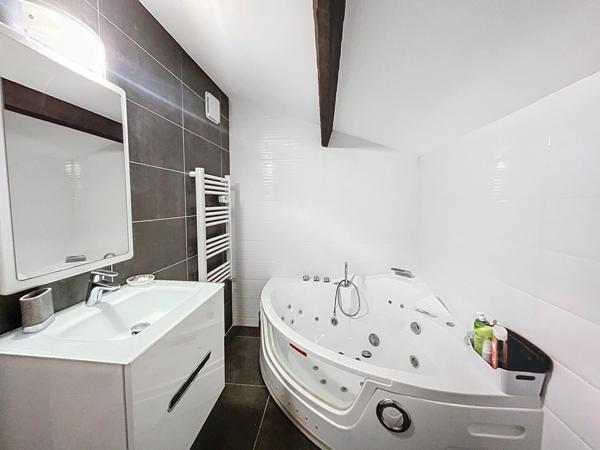 Rare à la vente, superbe duplex lumineux avec terrasse et vue dégagée