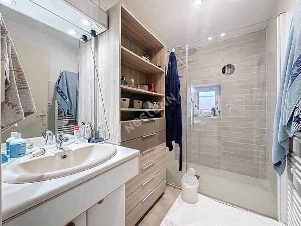 Maison de maître à vendre à CHATEAUBRIANT avec trois chambres, dépendances et grand jardin.