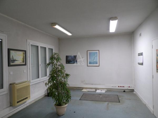 ENTREPOTS ET BUREAUX