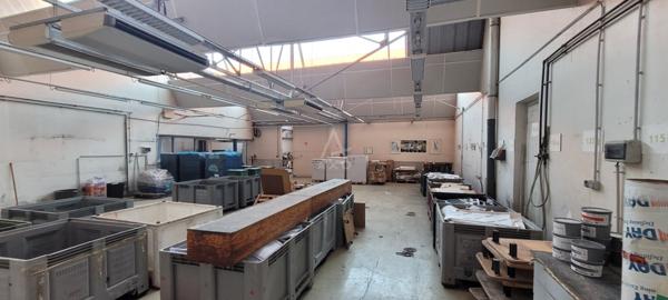 ENTREPOTS ET BUREAUX