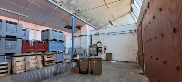 ENTREPOTS ET BUREAUX