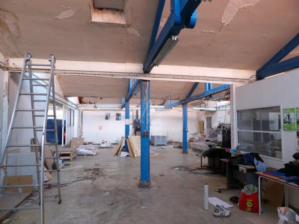 ENTREPOTS ET BUREAUX