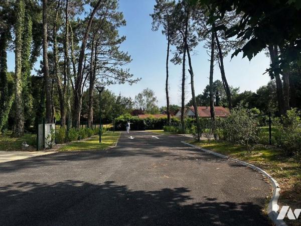 Terrain à Vendre à Labenne Landes (40)
Terrain à bâtir viabilisé de 638 m² avec une emprise au...