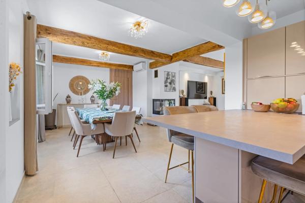 Vaste propriété avec piscine à vendre à proximité immédiate de Valbonne