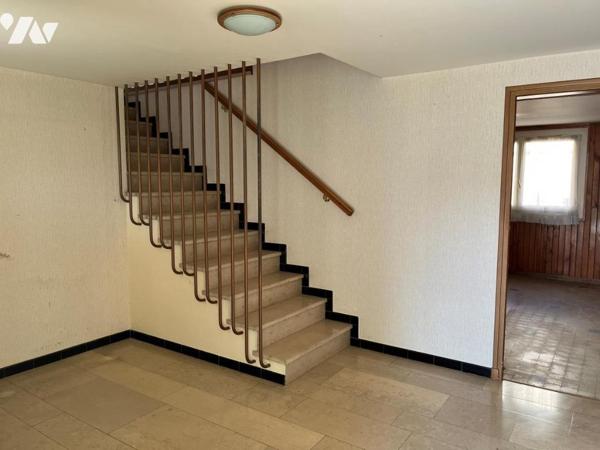 VENTE MAISON INDEPENDANTE DE TYPE 5/6 sur trois niveaux au calme à SENNECEY LES DIJON