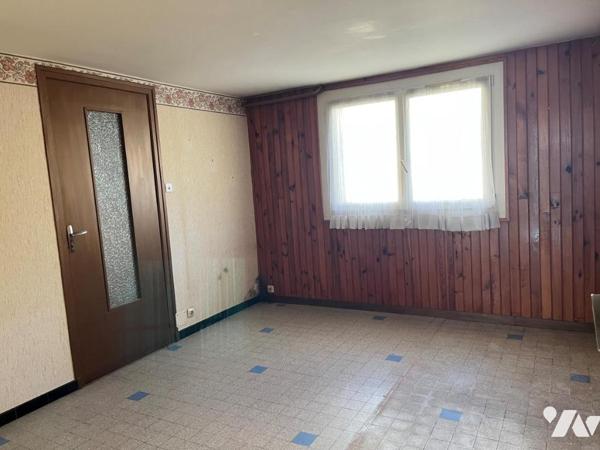 VENTE MAISON INDEPENDANTE DE TYPE 5/6 sur trois niveaux au calme à SENNECEY LES DIJON