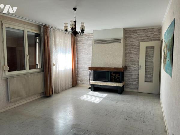 VENTE MAISON INDEPENDANTE DE TYPE 5/6 sur trois niveaux au calme à SENNECEY LES DIJON