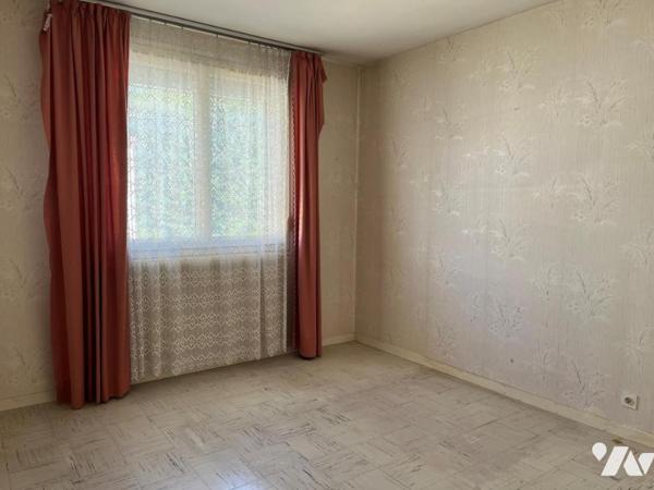 VENTE MAISON INDEPENDANTE DE TYPE 5/6 sur trois niveaux au calme à SENNECEY LES DIJON