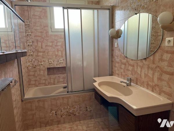 VENTE MAISON INDEPENDANTE DE TYPE 5/6 sur trois niveaux au calme à SENNECEY LES DIJON