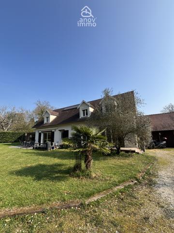 Maison
                                                                                                                                                                                                                                                                                                                        9 pièce(s)                                                                                                                                                                                                          6 chambre(s)                                                                                                                                                                                                          235  m²