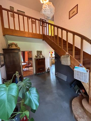 Maison
                                                                                                                                                                                                                                                                                                                        9 pièce(s)                                                                                                                                                                                                          6 chambre(s)                                                                                                                                                                                                          235  m²
