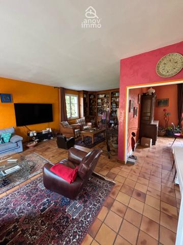 Maison
                                                                                                                                                                                                                                                                                                                        9 pièce(s)                                                                                                                                                                                                          6 chambre(s)                                                                                                                                                                                                          235  m²