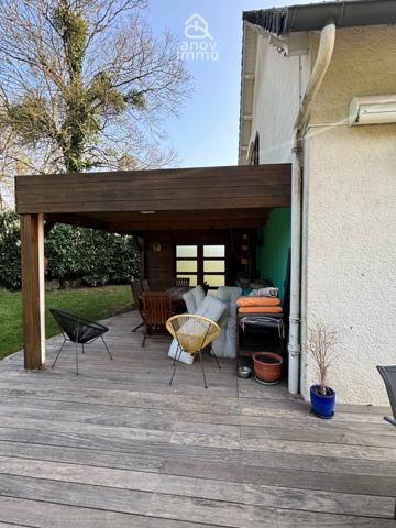 Maison
                                                                                                                                                                                                                                                                                                                        9 pièce(s)                                                                                                                                                                                                          6 chambre(s)                                                                                                                                                                                                          235  m²