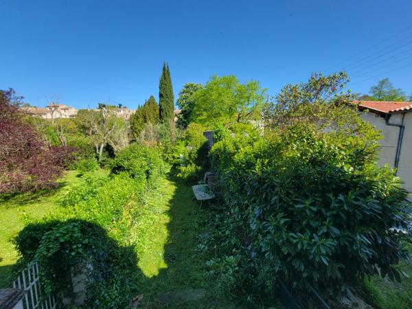 Maison rénovée T4 avec une cour et jardin