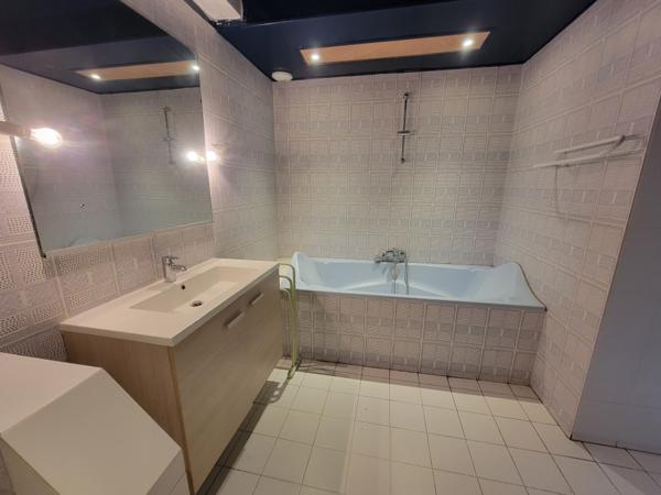 Maison rénovée T4 avec une cour et jardin
