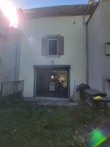 Maison rénovée T4 avec une cour et jardin