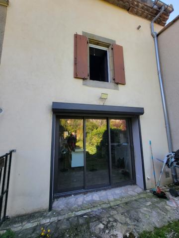 Maison rénovée T4 avec une cour et jardin