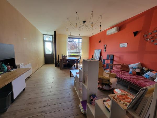 Maison rénovée T4 avec une cour et jardin