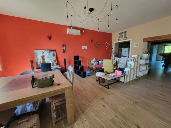 Maison rénovée T4 avec une cour et jardin