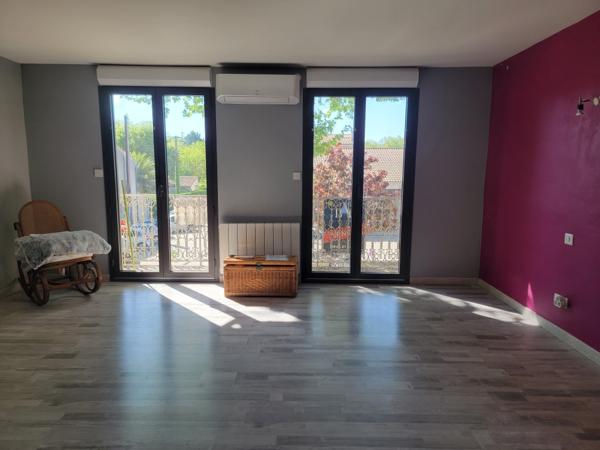 Maison rénovée T4 avec une cour et jardin