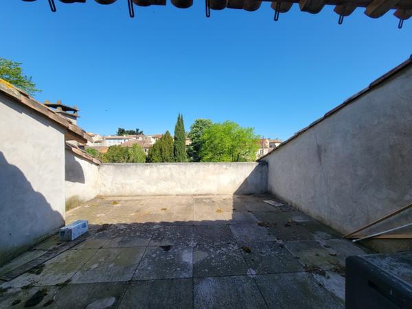 Maison rénovée T4 avec une cour et jardin