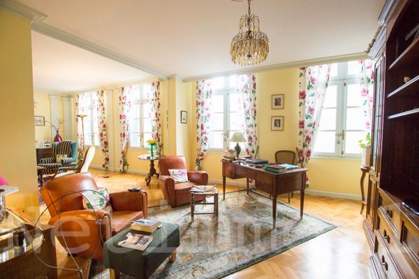 Sublime maison avec garage et cour, charme de l'ancien
