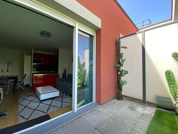 Nanterre limite Puteaux 3 pièces en dernier étage avec balcon/terrasse €369 000 ** - Référence 14965