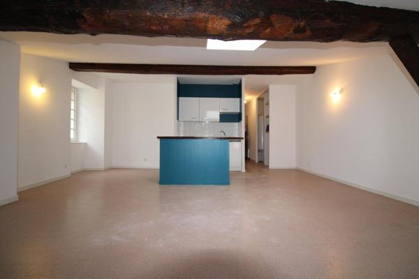 REF  11489- SECTEUR MARCHE COUVERT -  F2 au 4 EME ETAGE