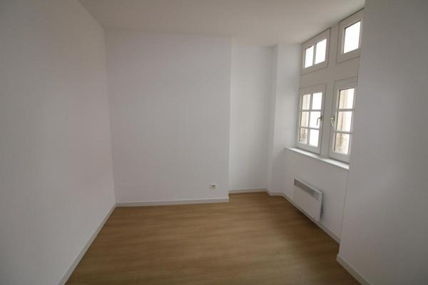 REF  11489- SECTEUR MARCHE COUVERT -  F2 au 4 EME ETAGE