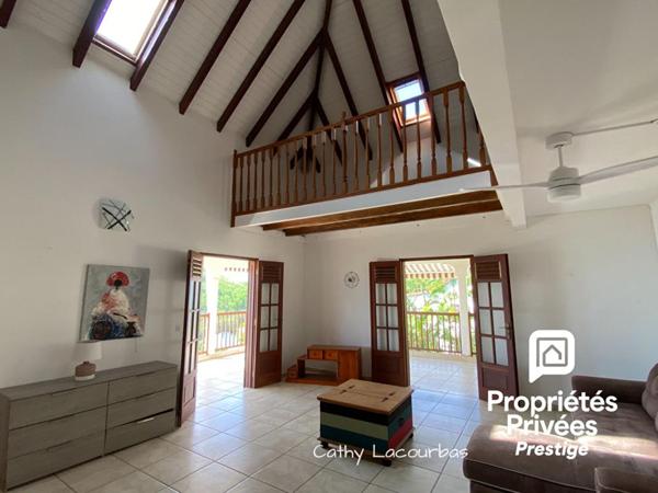 Rare ! Propriété à Deshaies avec grand jardin et vue mer
