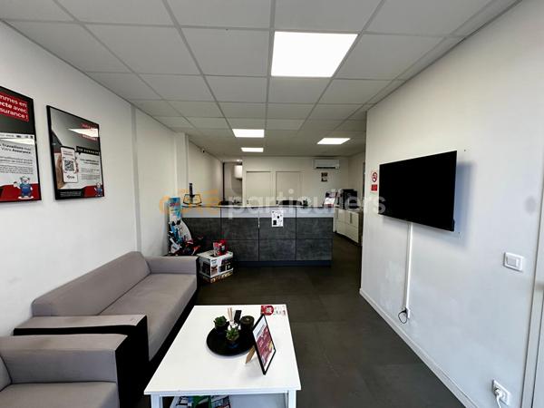 Location
                Local d'activité300 m² - MERIGNAC (33700)
