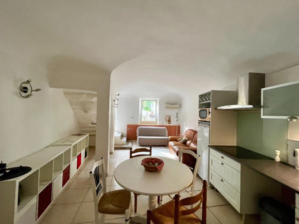 À louer – Duplex T3 meublé avec jardin et terrasse à Rochemaure