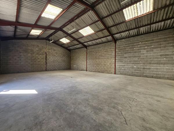 ENTREPOT BOURG EN BRESSE - 160 m2