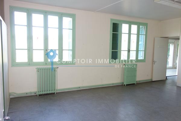 Immeuble
                                                                                                                                                
                                                                                                                                                
                                                                                                                                                
                                                    
                                                                                                                                                                                                                                                                                                                        2300  m²                                                                                                                                                                                                         3 etage(s)