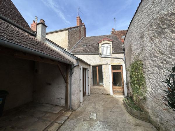 Vente Maison110 m² - 6 Pièces - ST AMAND MONTROND (18200)