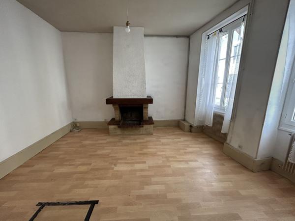 Vente Maison110 m² - 6 Pièces - ST AMAND MONTROND (18200)