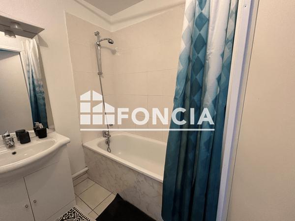 Location Appartement meublé 2 pièces 46.37 m² - 31-81 RUE PAUL GAUGUIN Pouzauges 85700
