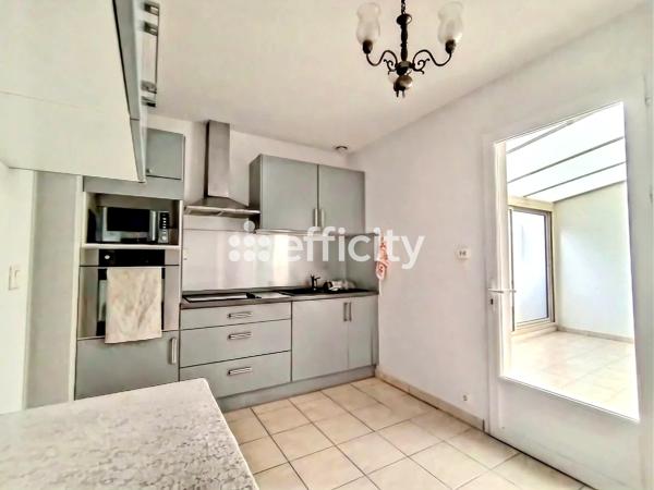 Maison
         4 pièces
        - 95 m² 504 000 € *