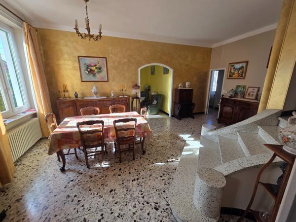 Dpt Gard (30), à vendre secteur tamaris belle maison mitoyenne sur une face d'environ 93m² habitable sur un terrain clos de 300m² environ.