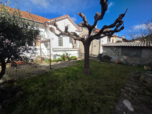 Dpt Gard (30), à vendre secteur tamaris belle maison mitoyenne sur une face d'environ 93m² habitable sur un terrain clos de 300m² environ.