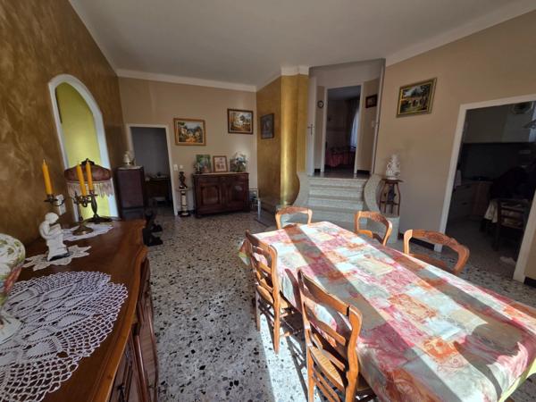 Dpt Gard (30), à vendre secteur tamaris belle maison mitoyenne sur une face d'environ 93m² habitable sur un terrain clos de 300m² environ.