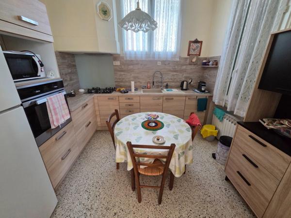 Dpt Gard (30), à vendre secteur tamaris belle maison mitoyenne sur une face d'environ 93m² habitable sur un terrain clos de 300m² environ.