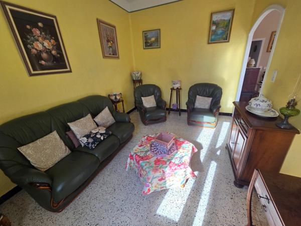 Dpt Gard (30), à vendre secteur tamaris belle maison mitoyenne sur une face d'environ 93m² habitable sur un terrain clos de 300m² environ.