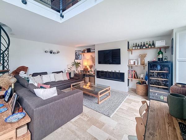 COUP DE COEUR - TOURS CENTRE CATHEDRALE - TRIPLEX 6 PIECES 151.04 m2 - 4 CHAMBRES - DOUBLE STATIONNEMENTS - JARDIN PRIVE