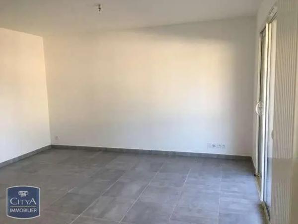 Appartement à louer 2 pièces 41.96m² Caissargues (30132)
