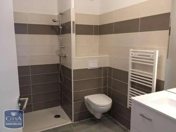 Appartement à louer 2 pièces 41.96m² Caissargues (30132)