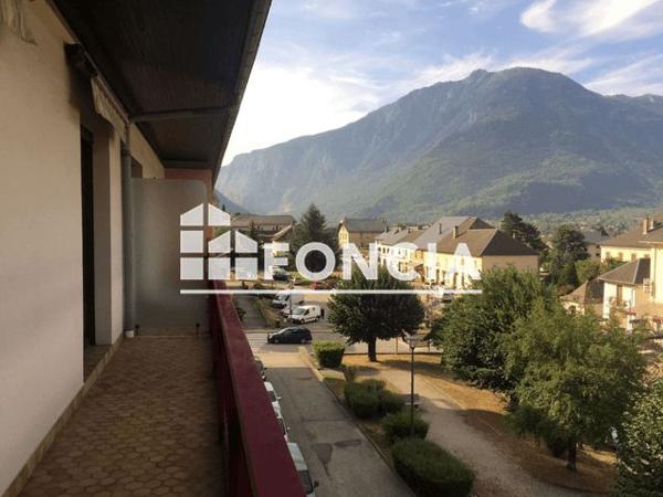 Location Appartement 4 pièces 95.3 m² - PLACE DU MARCHE La Chambre 73130