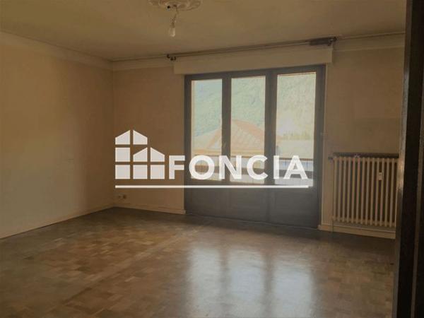 Location Appartement 4 pièces 95.3 m² - PLACE DU MARCHE La Chambre 73130