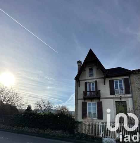 Maison 6 pièces de 172 m² à Saint-Céré (46400)