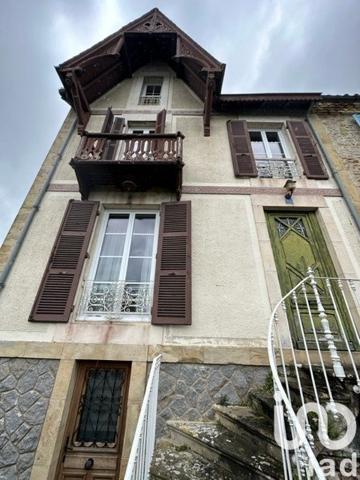 Maison 6 pièces de 172 m² à Saint-Céré (46400)